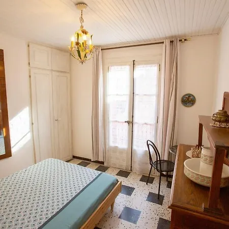 Chez Nous - La *